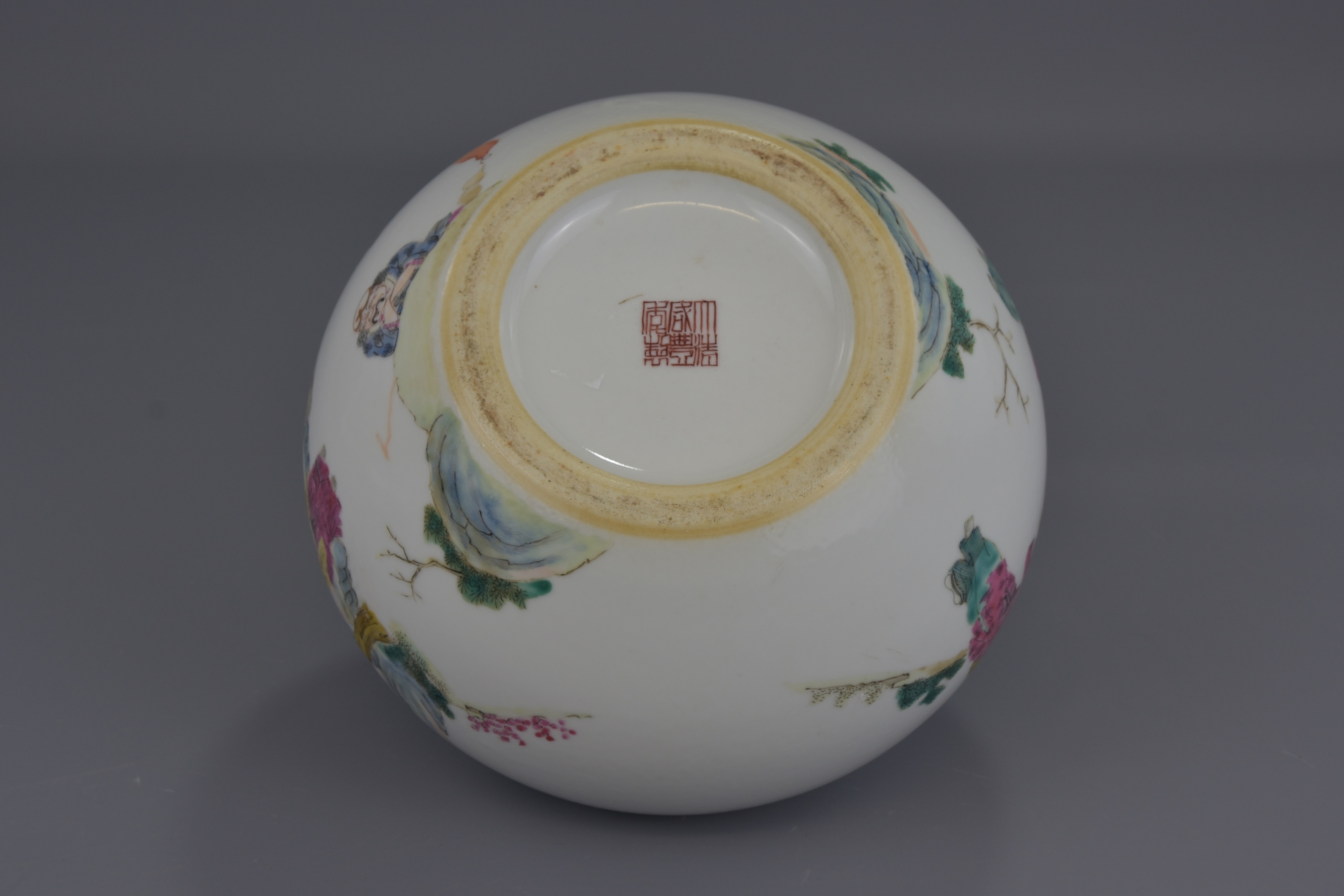 A LARGE CHINESE XIANGFENG PERIOD PORCELAIN BRUSH WASHER - Image 7 of 8