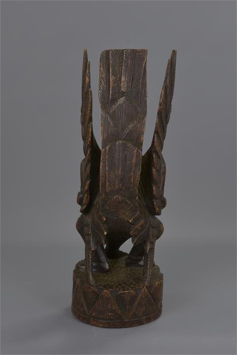 A FAR EASTERN CARVED WOODEN FIGURE - Image 4 of 14