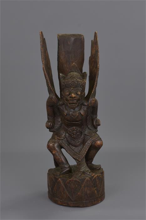 A FAR EASTERN CARVED WOODEN FIGURE - Image 2 of 14