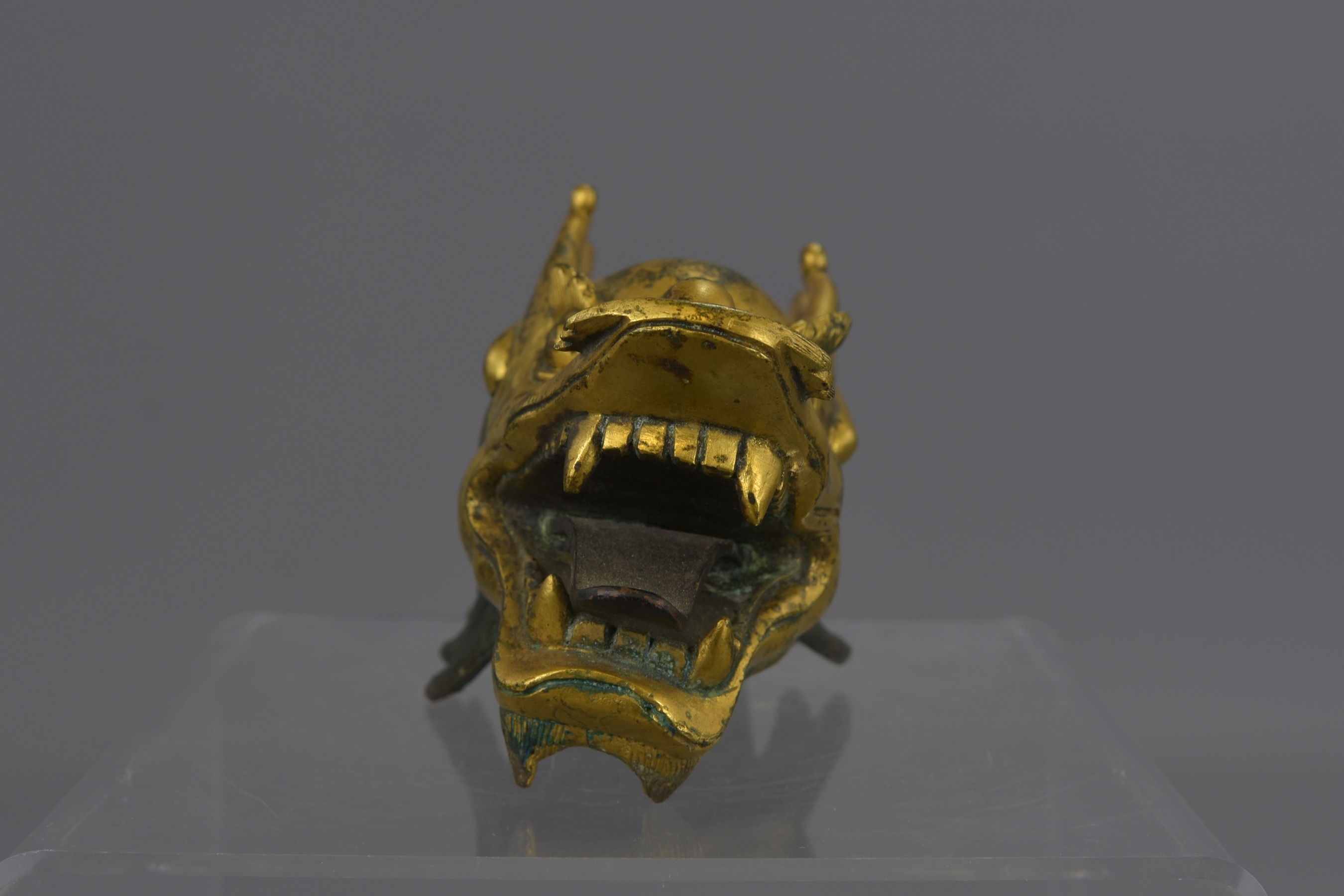 A CHINESE GILDED BRONZE DRAGON HEAD - Image 10 of 14