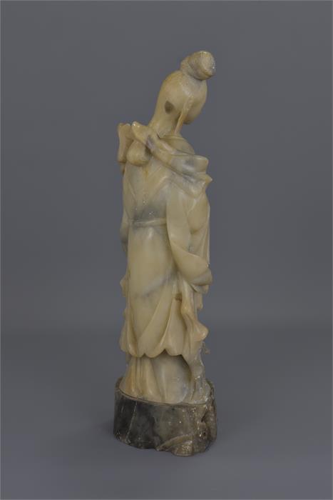 A TALL CHINESE SOAPSTONE CARVING OF GUANYIN - Image 7 of 18