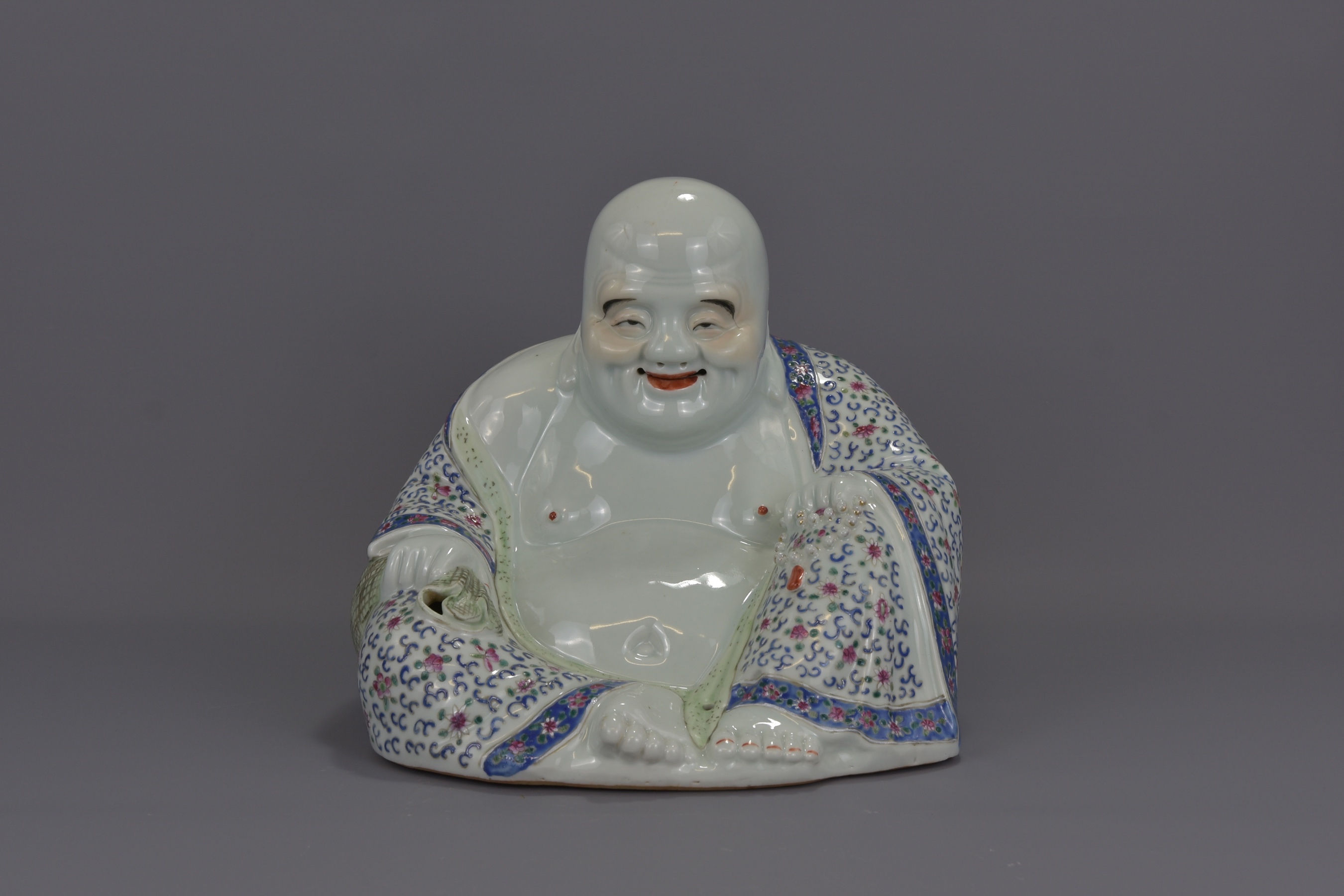 A CHINESE WEI HONG TAI PORCELAIN BUDDHA - Image 5 of 13