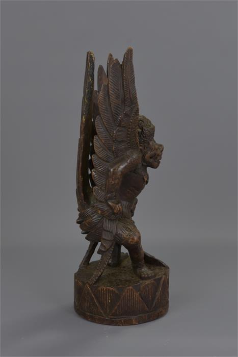 A FAR EASTERN CARVED WOODEN FIGURE - Image 5 of 14