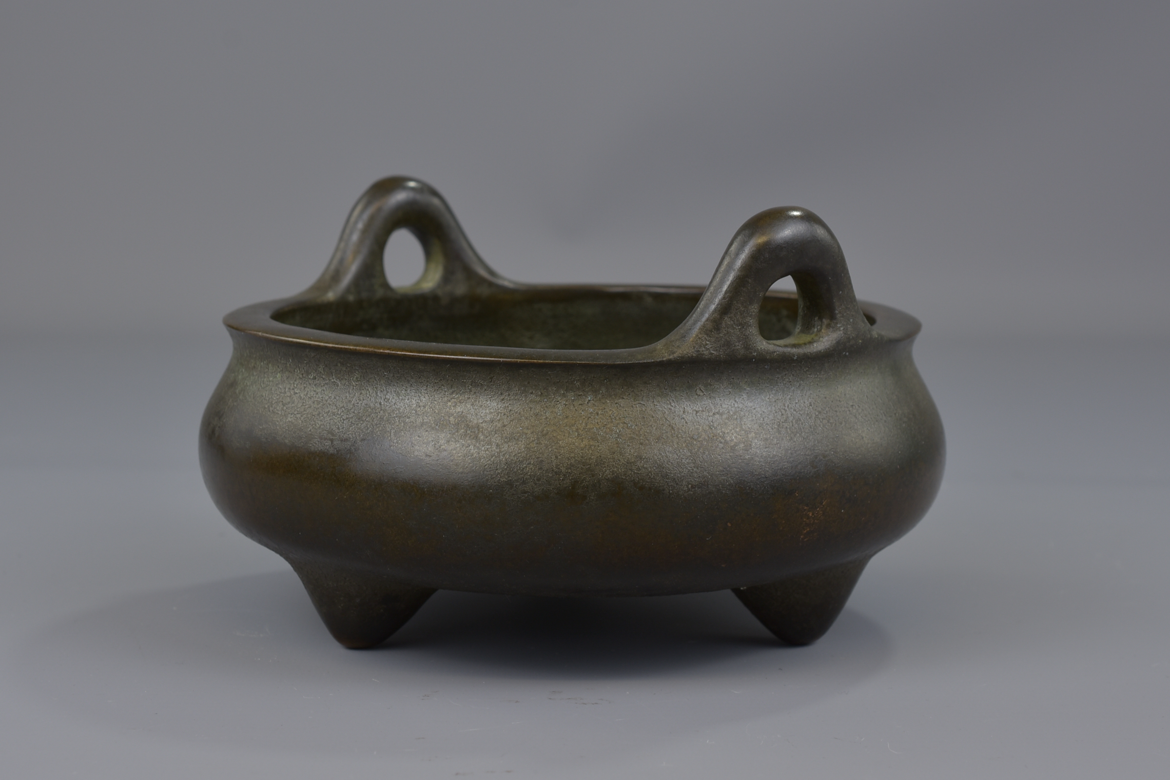 A CHINESE MING OR LATER BRONZE CENSER - Image 4 of 14
