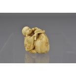 A JAPANESE MEIJI IVORY NETSUKE