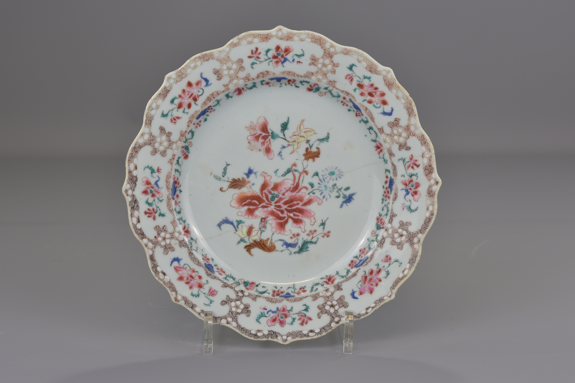 TWO CHINESE FAMILLE ROSE PORCLAIN PLATES - Image 4 of 6