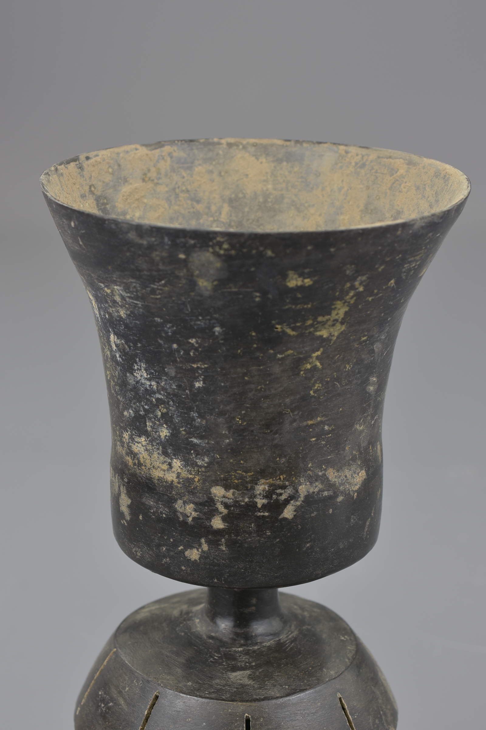 A CHINESE LONGSHAN CULTURE POTTERY STEM CUP - Image 4 of 17