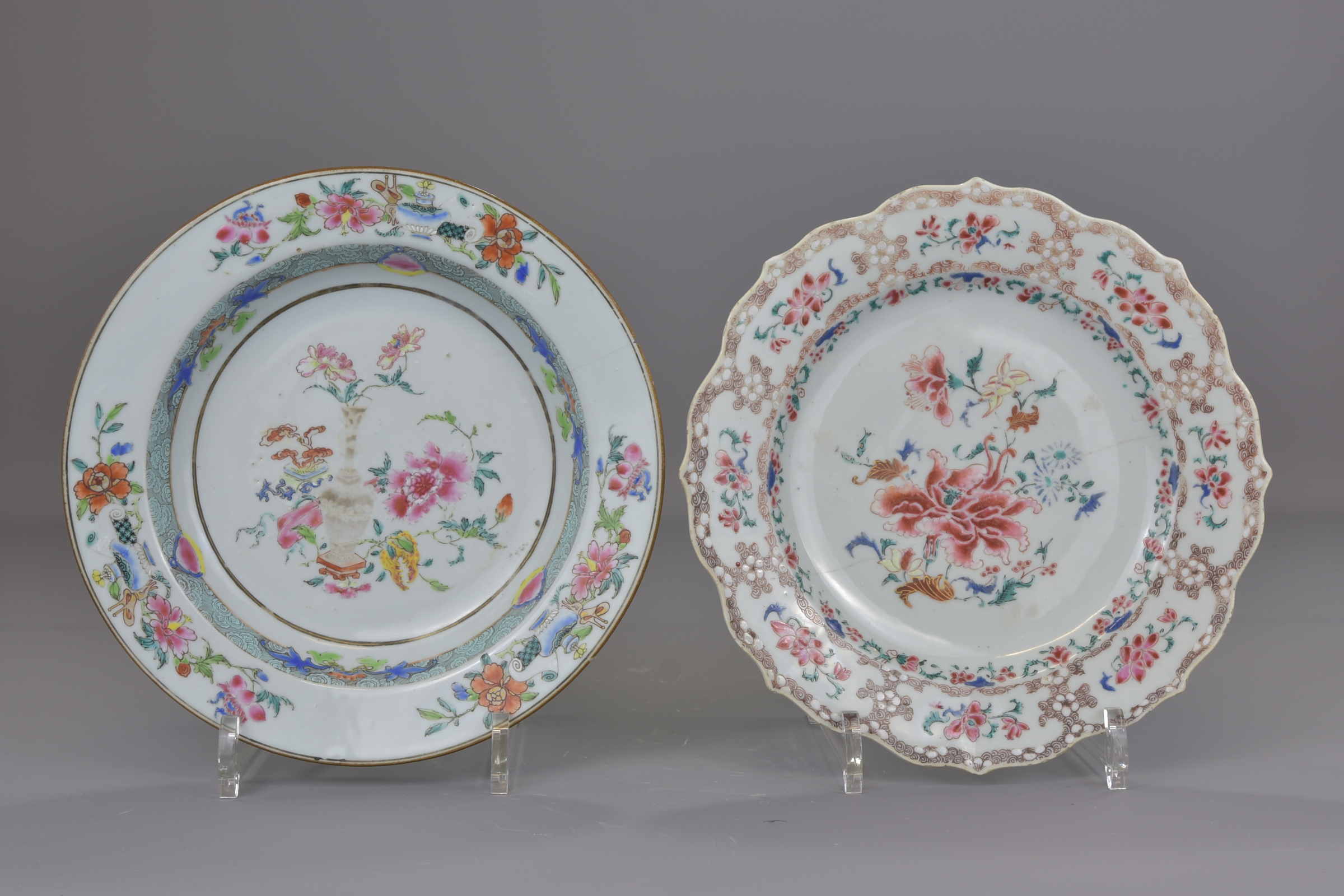 TWO CHINESE FAMILLE ROSE PORCLAIN PLATES