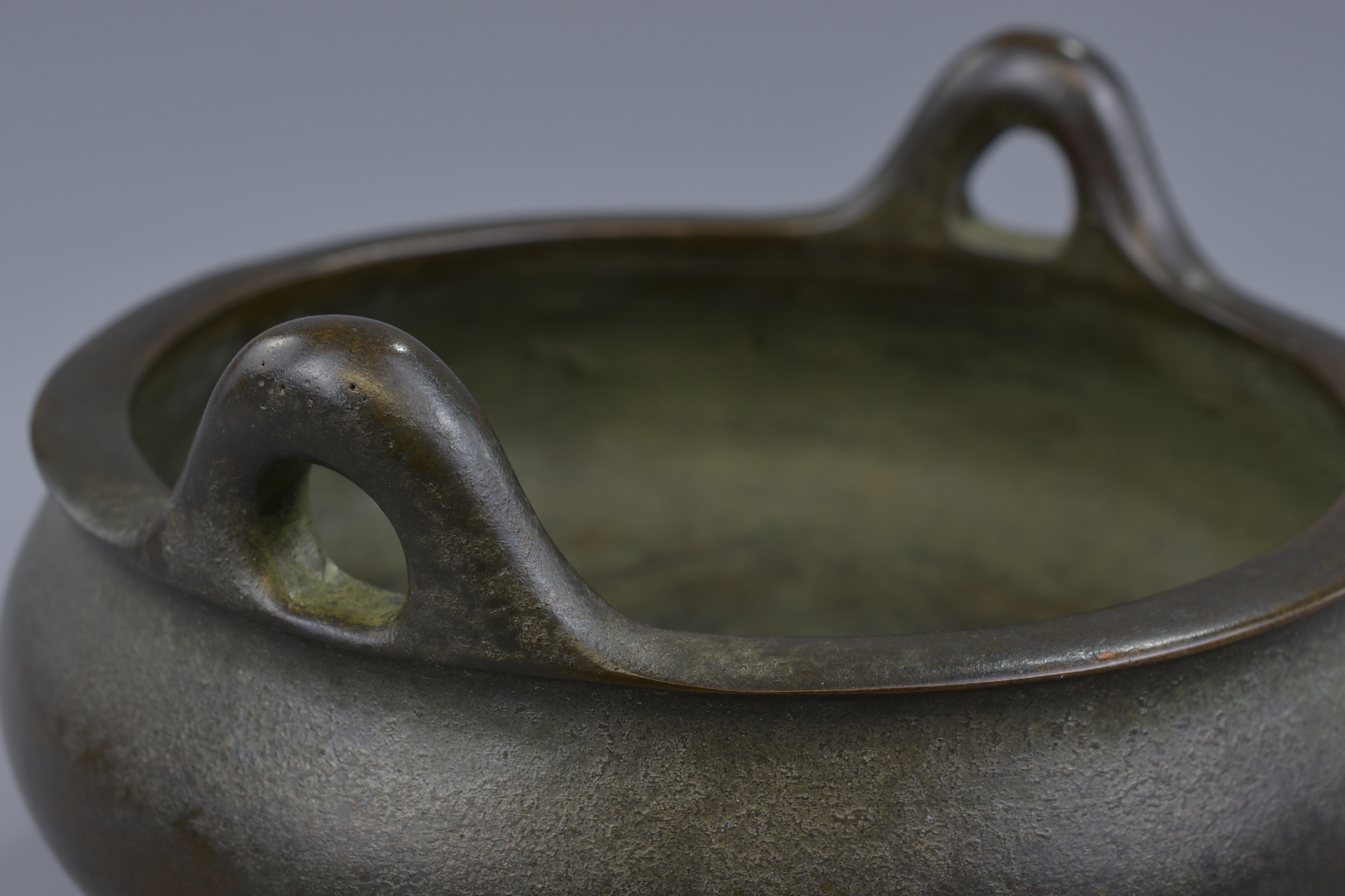 A CHINESE MING OR LATER BRONZE CENSER - Image 8 of 14
