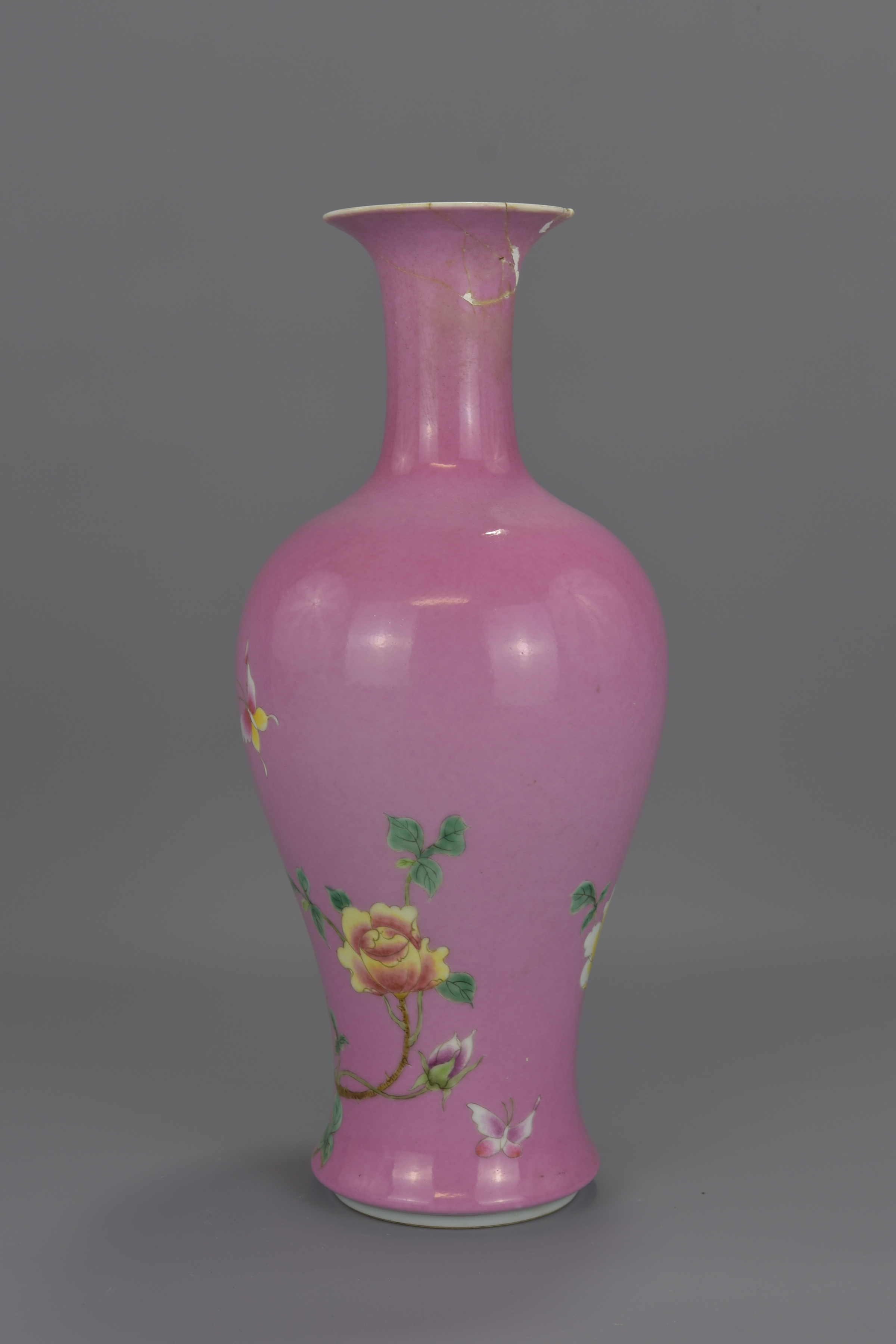 A Chinese 18th century ruby-pink enamelled porcelain vase decorated with flowers and butterflies. Un - Image 3 of 9