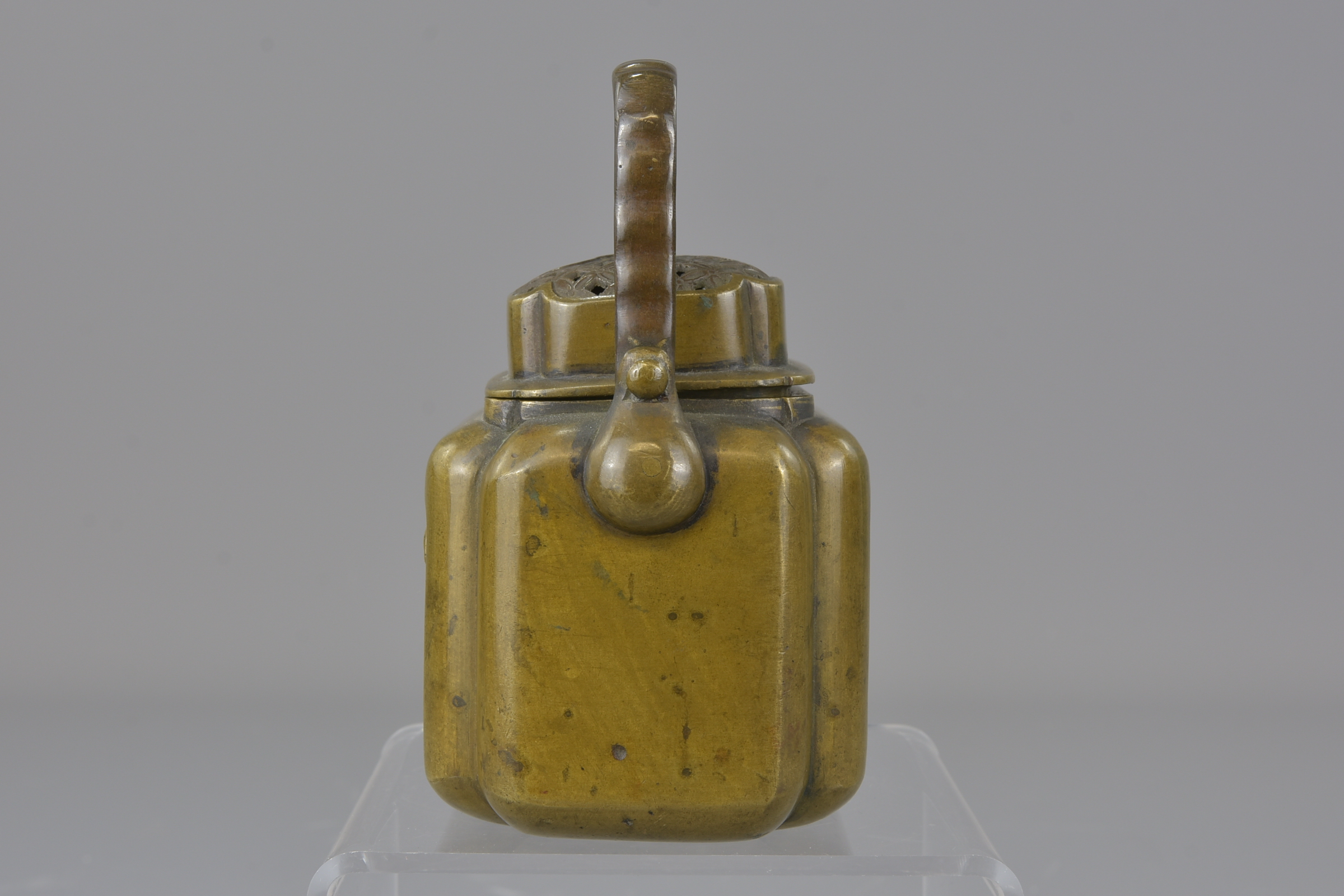 A Japanese 18th century bronze hand warmer with handle. 12cm (D) - Image 3 of 7