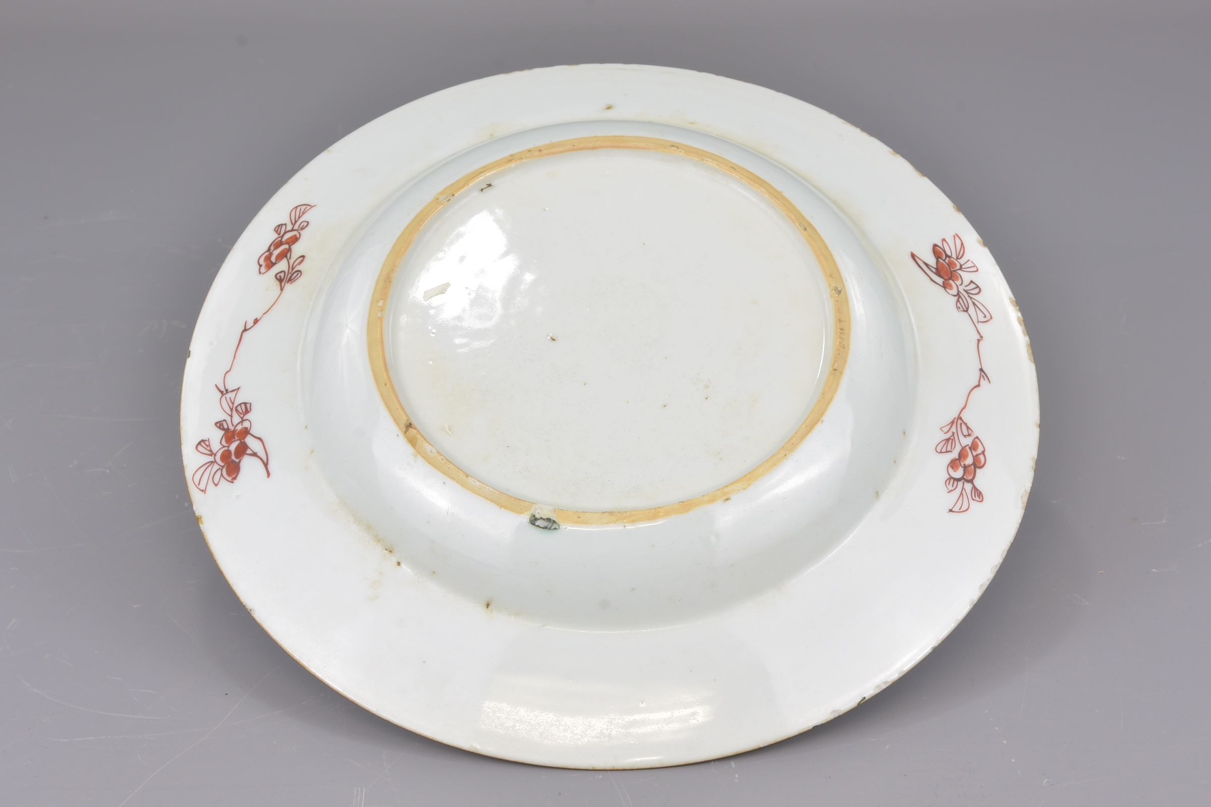 Two Chinese 18th century porcelain dishes Kangxi period. 22cm diameter (2) - Image 5 of 5