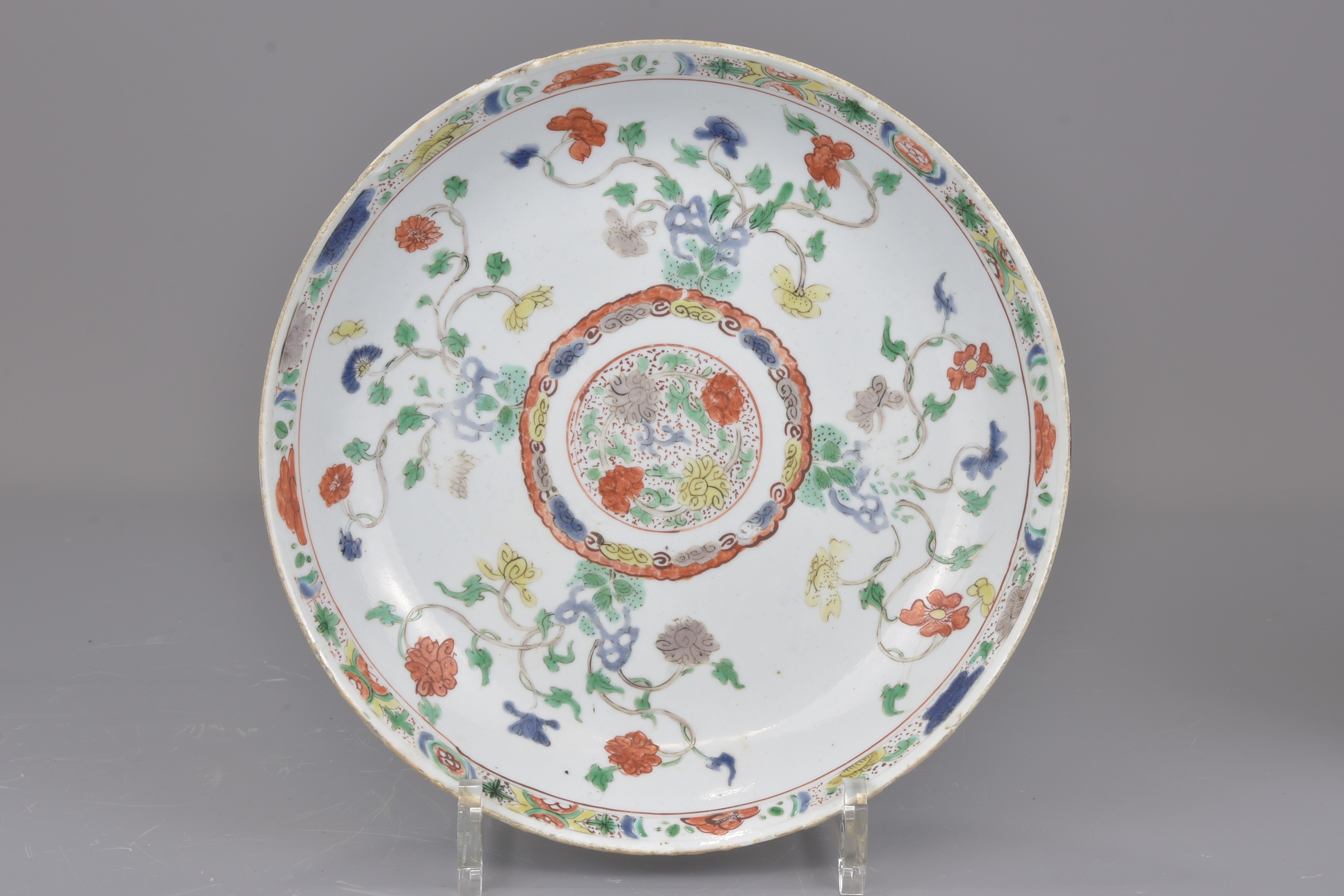 Two Chinese 18th century porcelain dishes Kangxi period. 22cm diameter (2) - Image 2 of 5