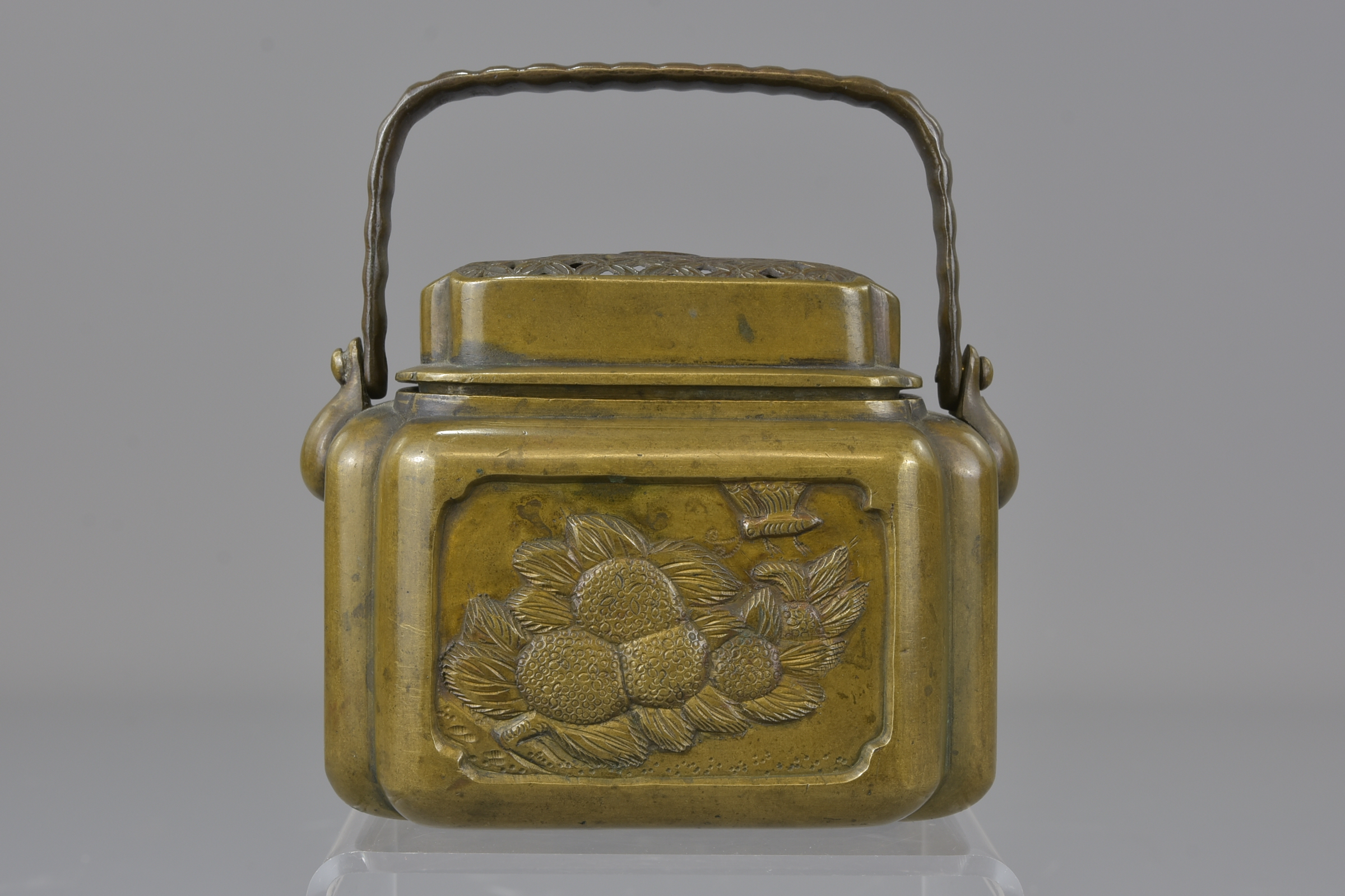 A Japanese 18th century bronze hand warmer with handle. 12cm (D) - Image 4 of 7