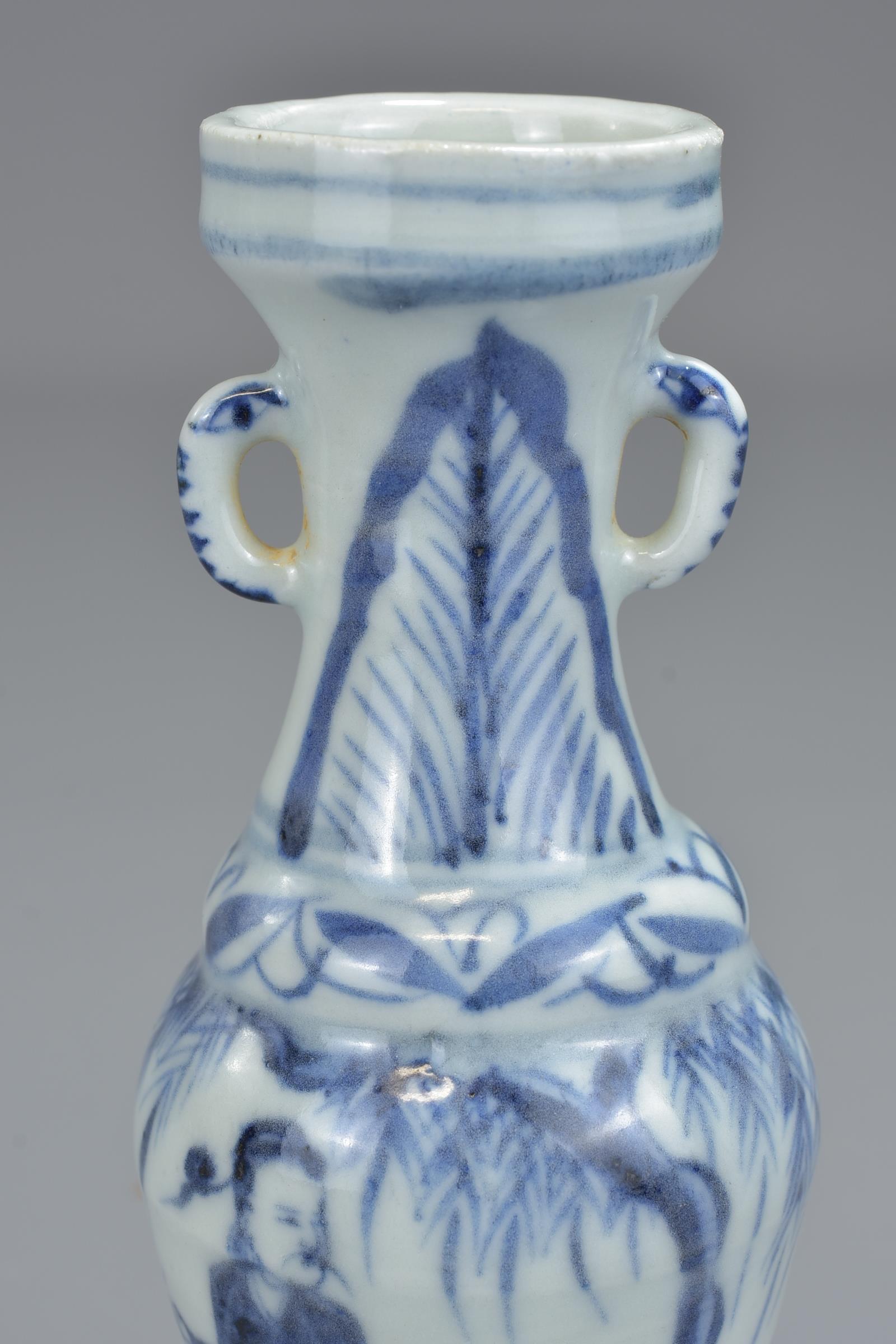 A Chinese 17th century Ming dynasty blue and white porcelain vase with twin handles decorated with f - Image 3 of 13