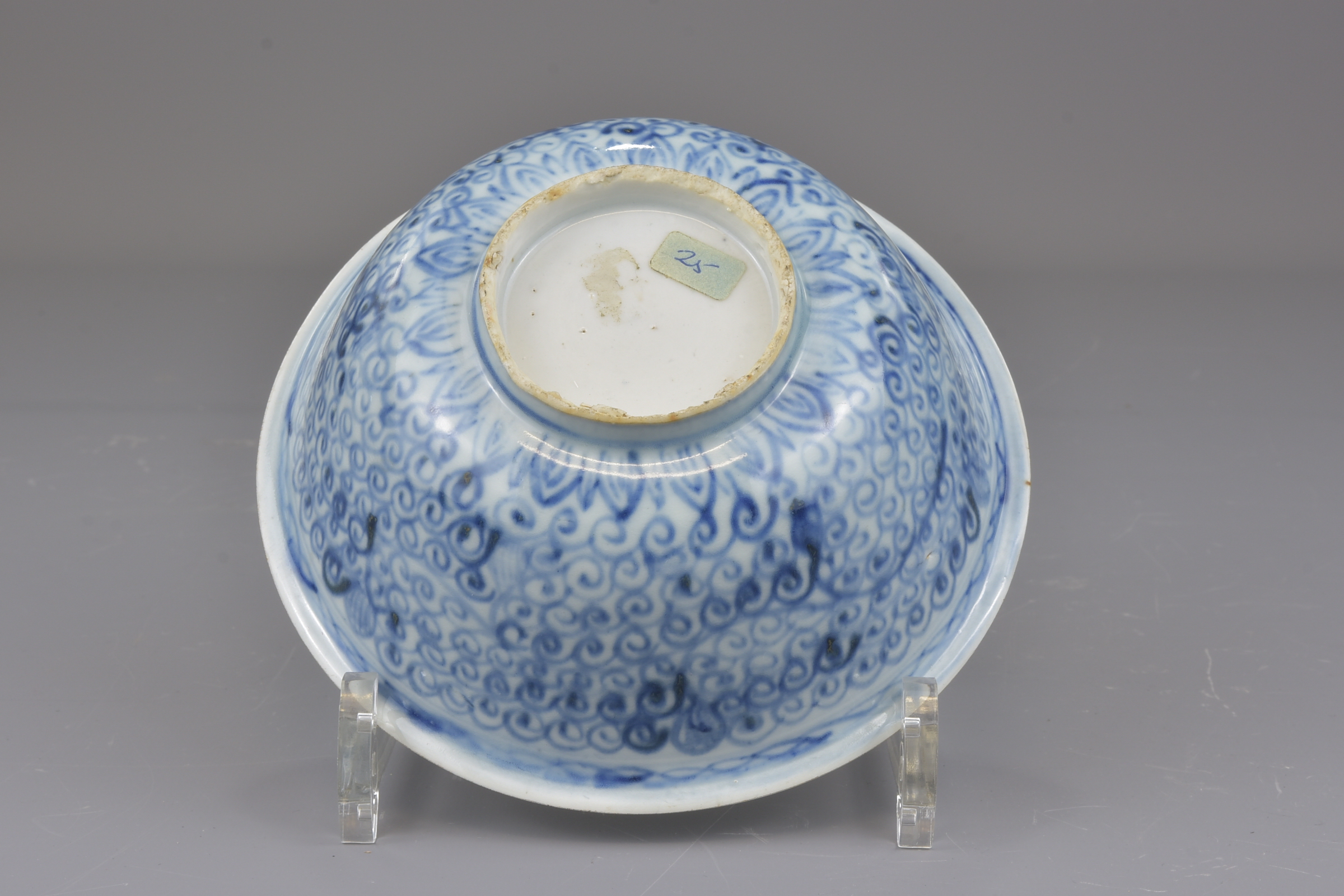 A Chinese 19th century famille rose porcelain brush pot with four character mark of Yongzheng to bas - Image 10 of 10