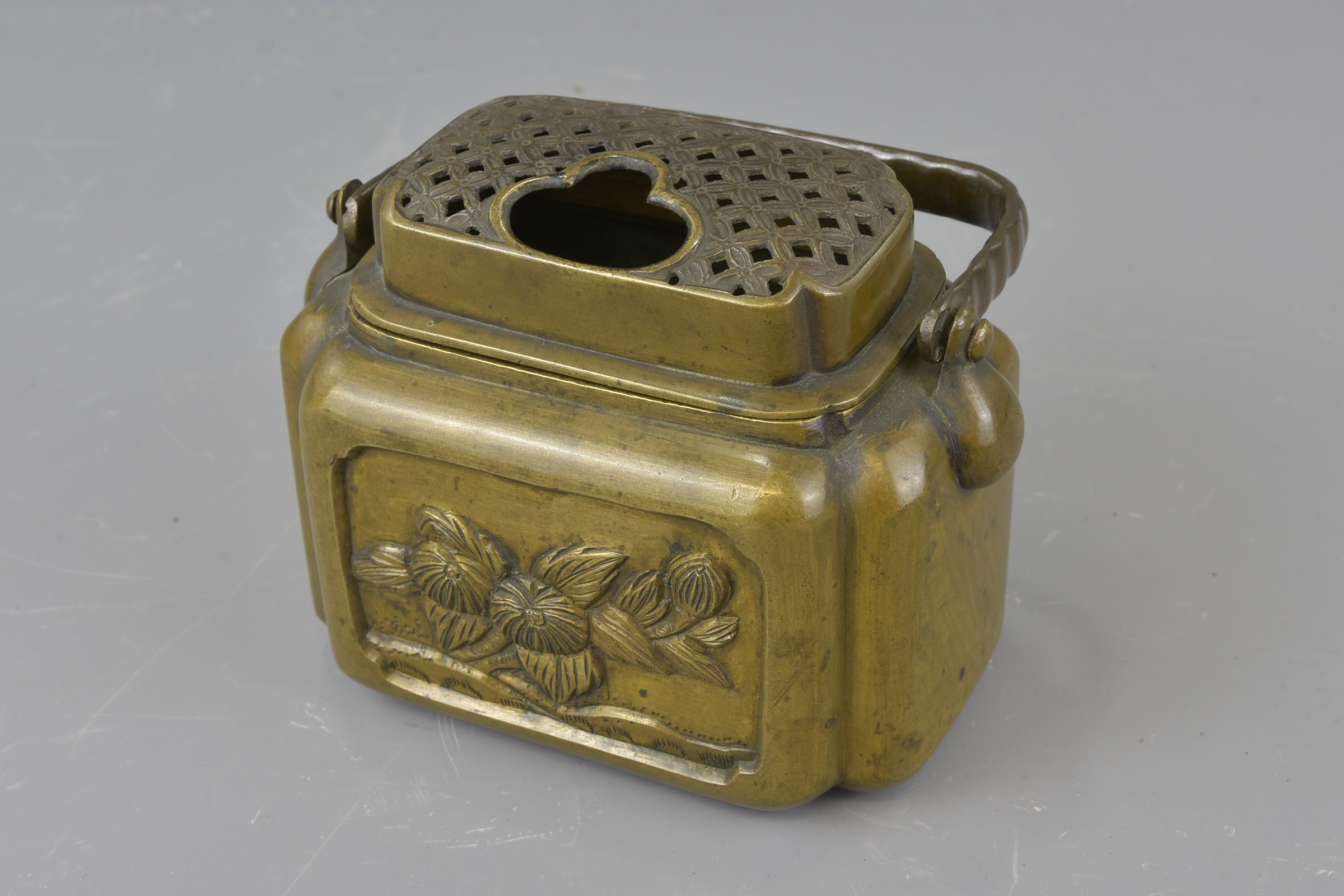 A Japanese 18th century bronze hand warmer with handle. 12cm (D) - Image 6 of 7