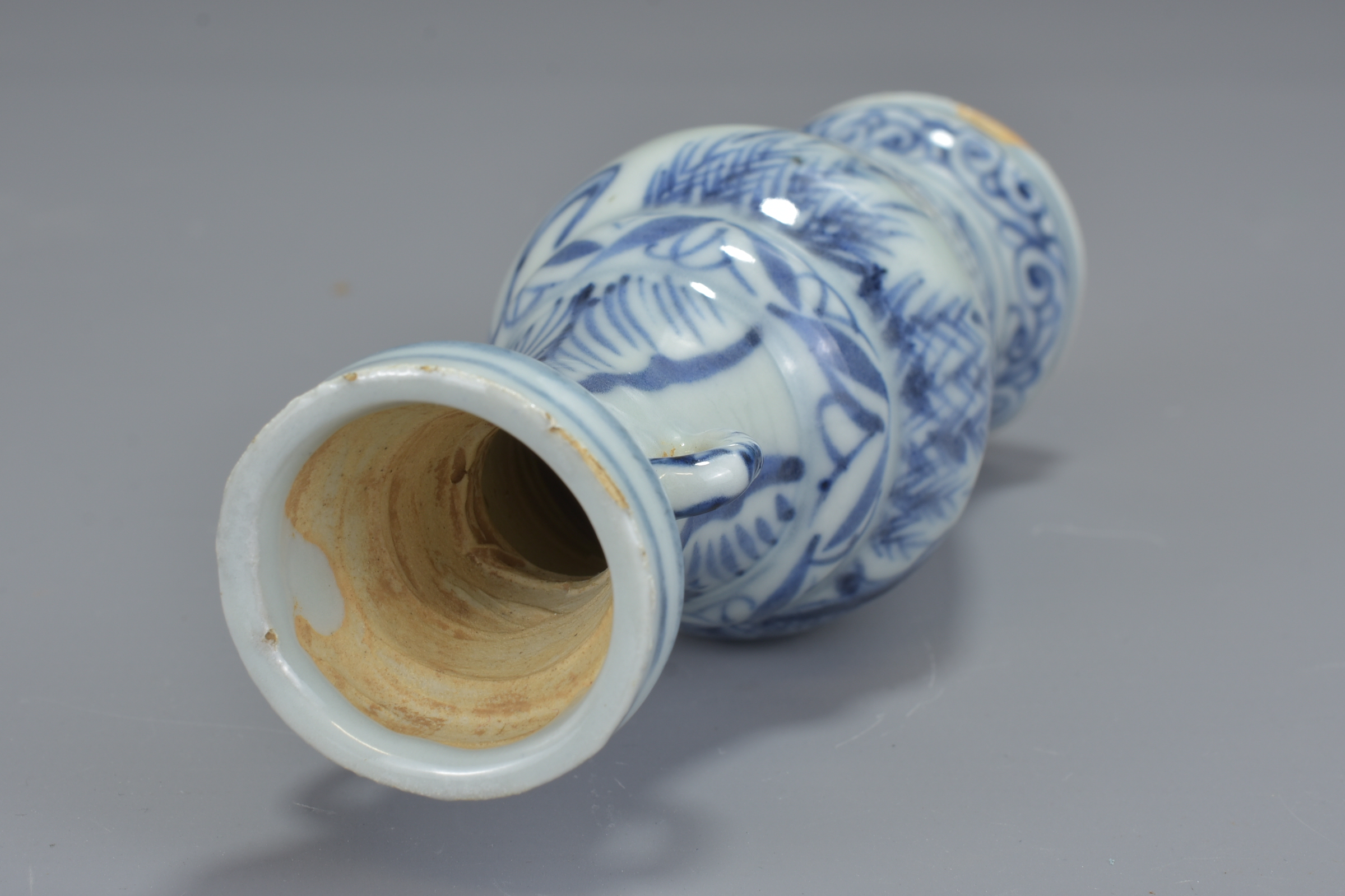 A Chinese 17th century Ming dynasty blue and white porcelain vase with twin handles decorated with f - Image 10 of 13