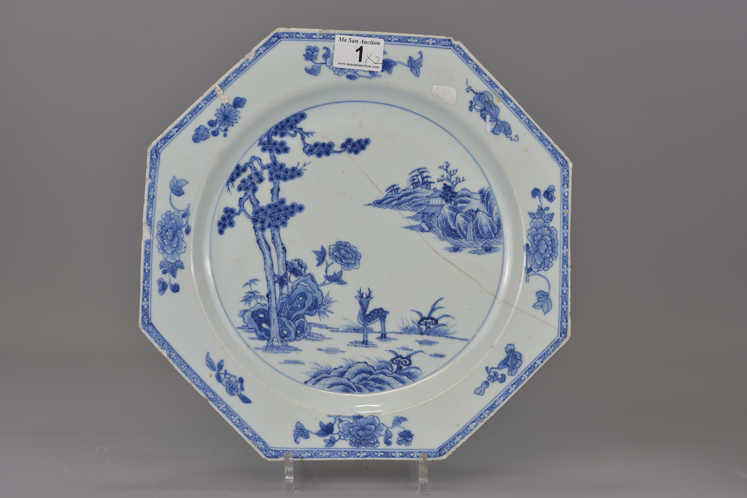 Two Chinese 18th century Kangxi period blue and white porcelain dishes. 33cm and 28cm diameter. (2) - Image 2 of 9
