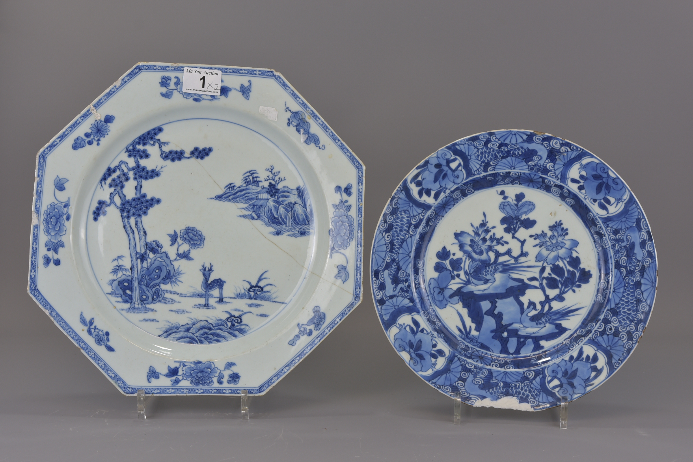 Two Chinese 18th century Kangxi period blue and white porcelain dishes. 33cm and 28cm diameter. (2)