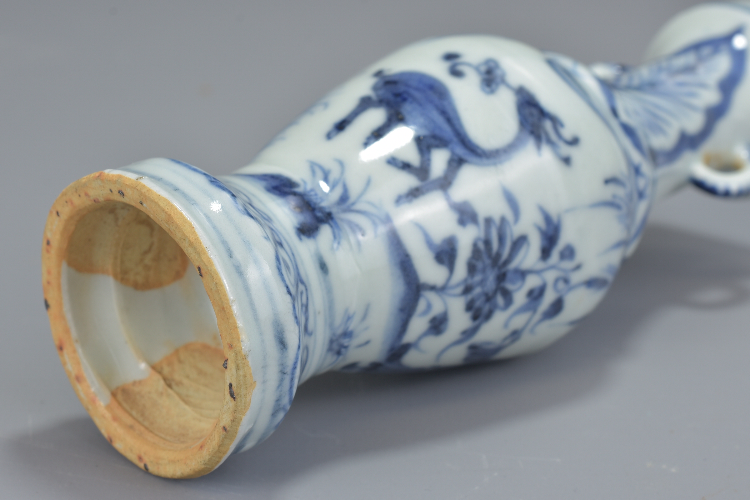 A Chinese 17th century Ming dynasty blue and white porcelain vase with twin handles decorated with f - Image 9 of 13