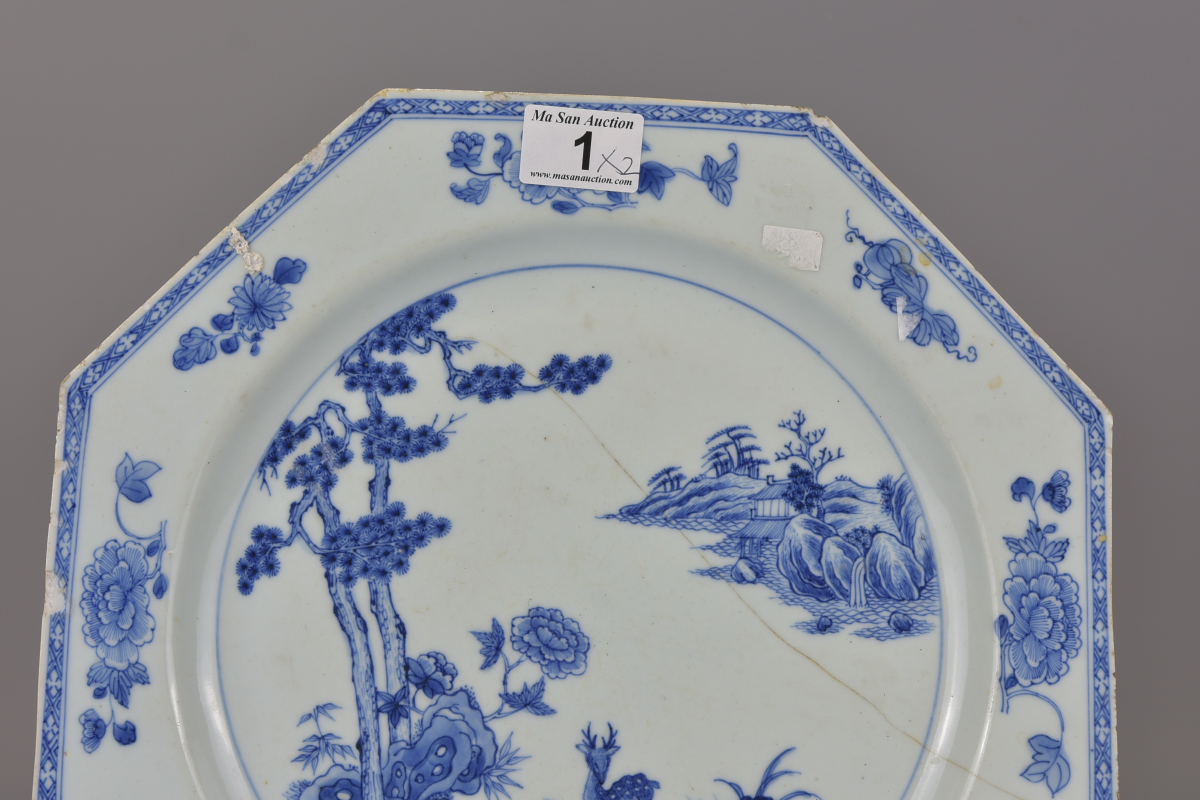 Two Chinese 18th century Kangxi period blue and white porcelain dishes. 33cm and 28cm diameter. (2) - Image 3 of 9