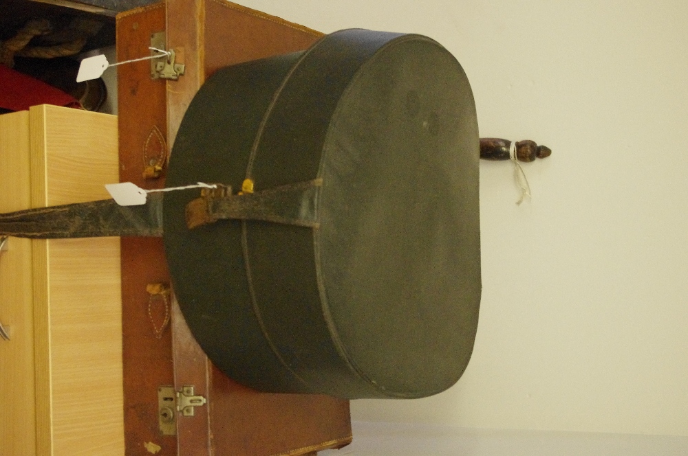 A silk lined lady's hat box, handbags and a case. - Image 4 of 4