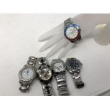 Five assorted gentlemen's wristwatches.