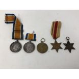 Assorted WWI medals.