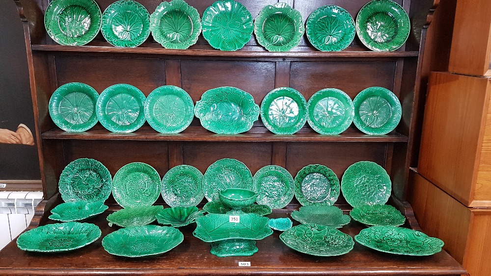 A comprehensive collection of assorted 19th Century green leaf/cabbage leaf tableware. - Image 4 of 6