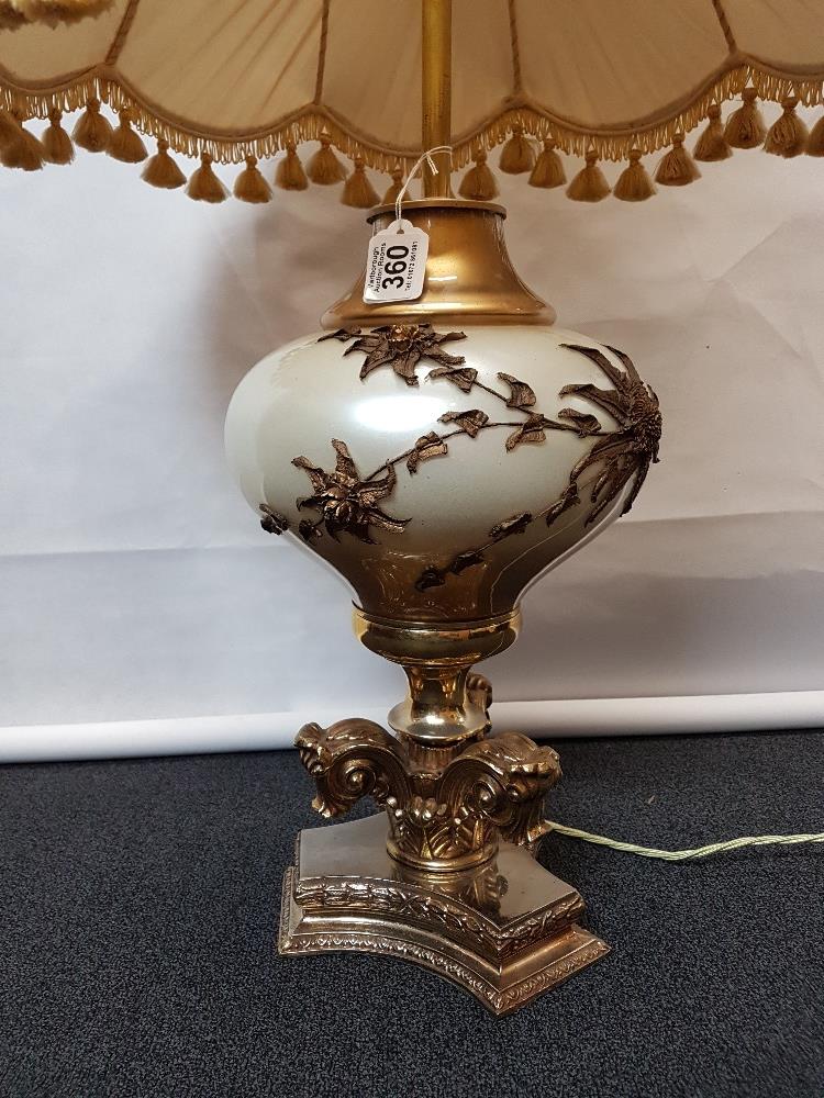 A decorative Italian table lamp and shade. - Image 2 of 3