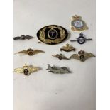 An assortment of 17 Royal Air Force and other aeronautical sweetheart brooches and badges.