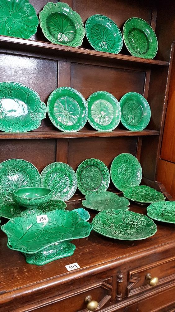 A comprehensive collection of assorted 19th Century green leaf/cabbage leaf tableware. - Image 3 of 6