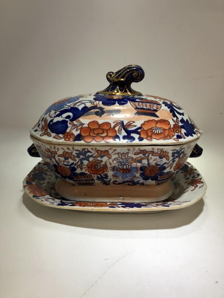 A 19th Century Imari pattern Mason's sauce tureen and cover with drip plate. - Image 2 of 5