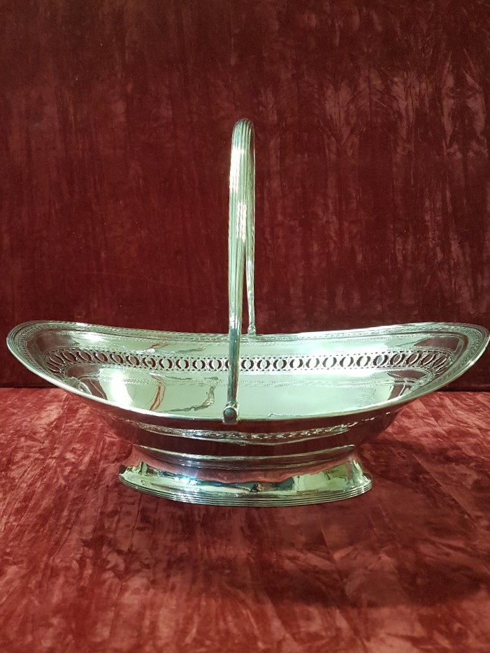 A George III navette shaped silver cake/bread basket. - Image 3 of 6