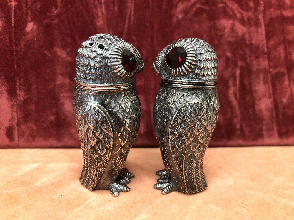 A pair of Continental silver novelty cruets in the form of owls. - Image 2 of 2