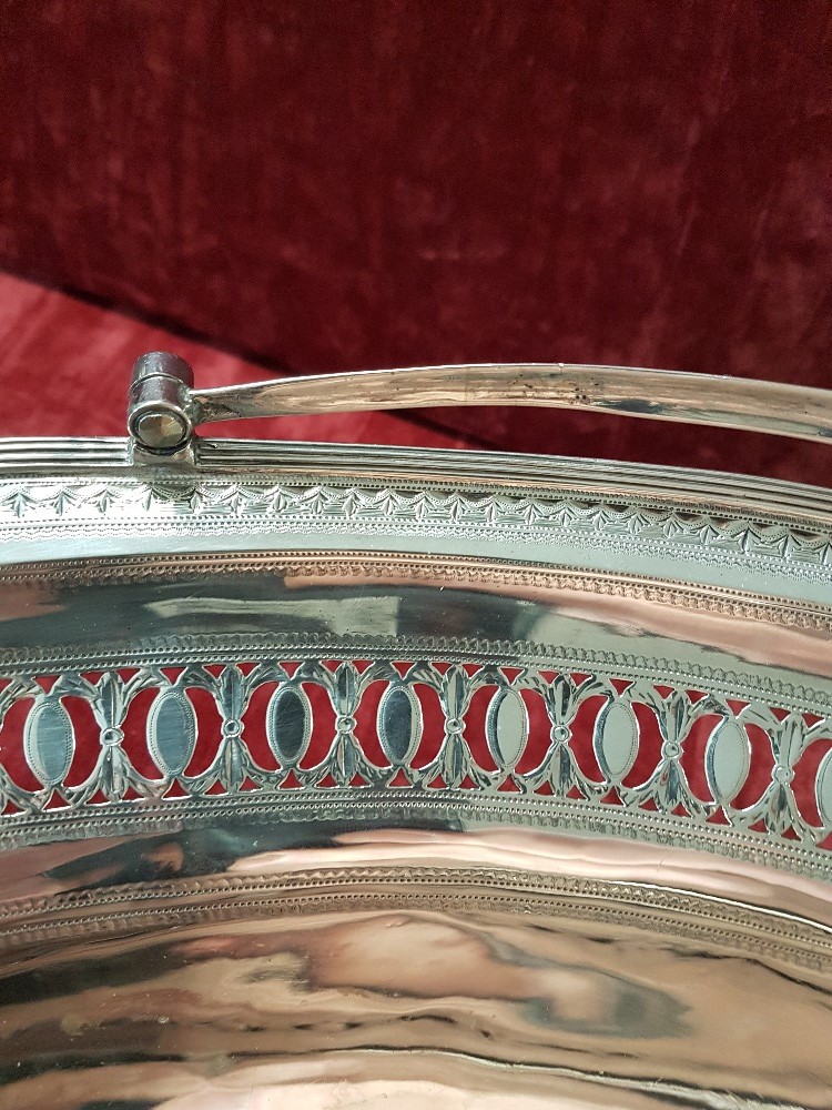 A George III navette shaped silver cake/bread basket. - Image 4 of 6