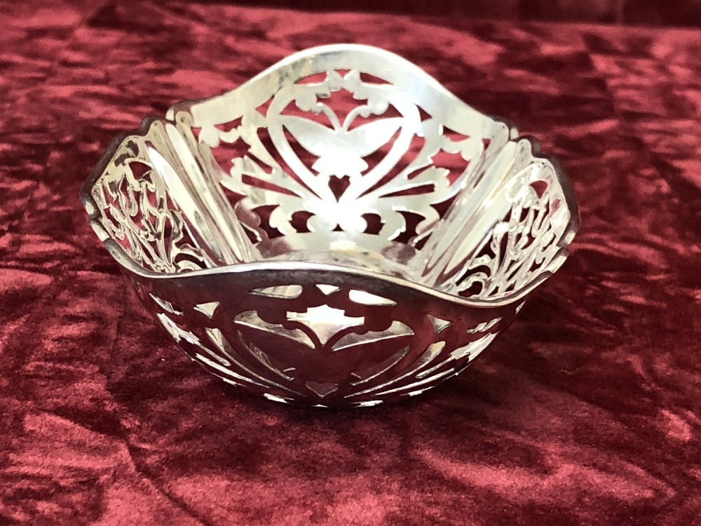 A pierced silver bonbon dish. - Image 3 of 3