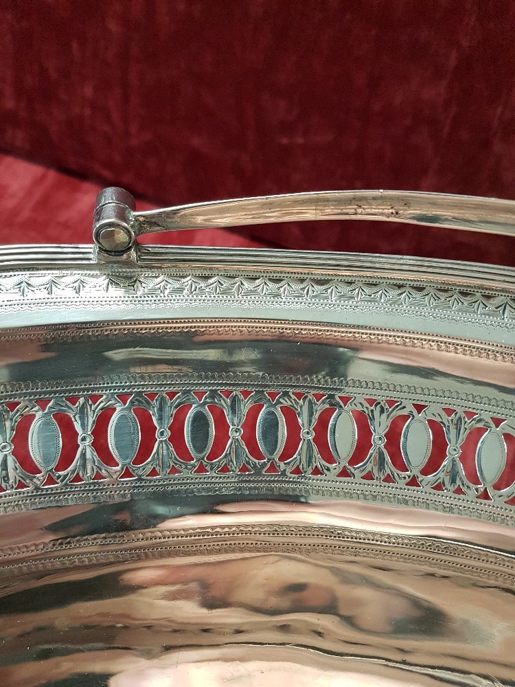 A George III navette shaped silver cake/bread basket. - Image 5 of 6