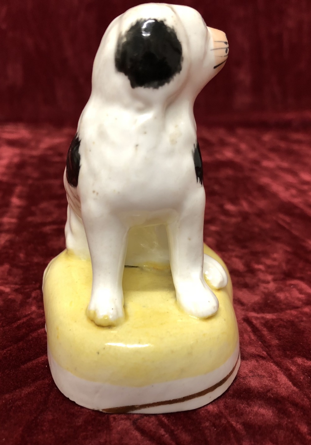 An assortment of ceramic figures of animals. - Image 7 of 10