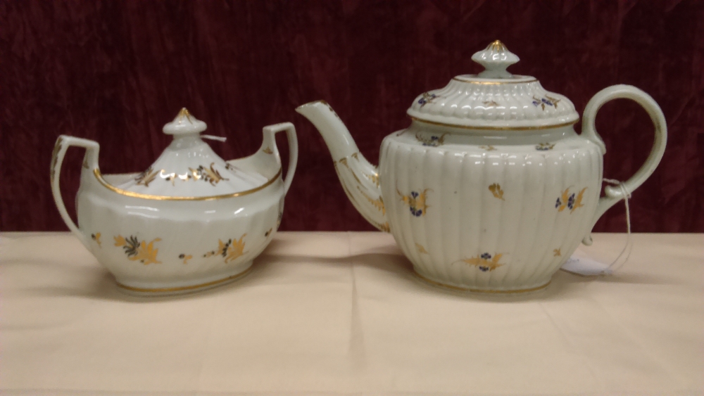 A Chamberlain Worcester teapot and a Chamberlain Worcester sucrea and cover.