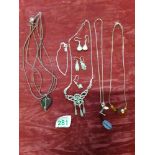 A collection of silver jewellery