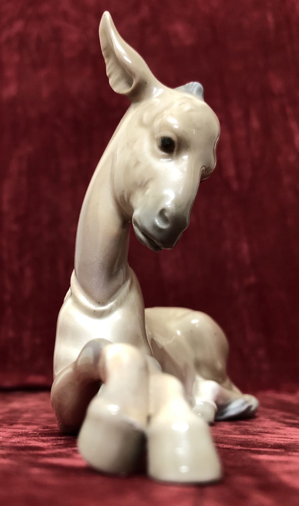 An assortment of ceramic figures of animals. - Image 3 of 10