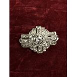 A fine Art Deco diamond brooch set with 33 diamonds in white precious metal.