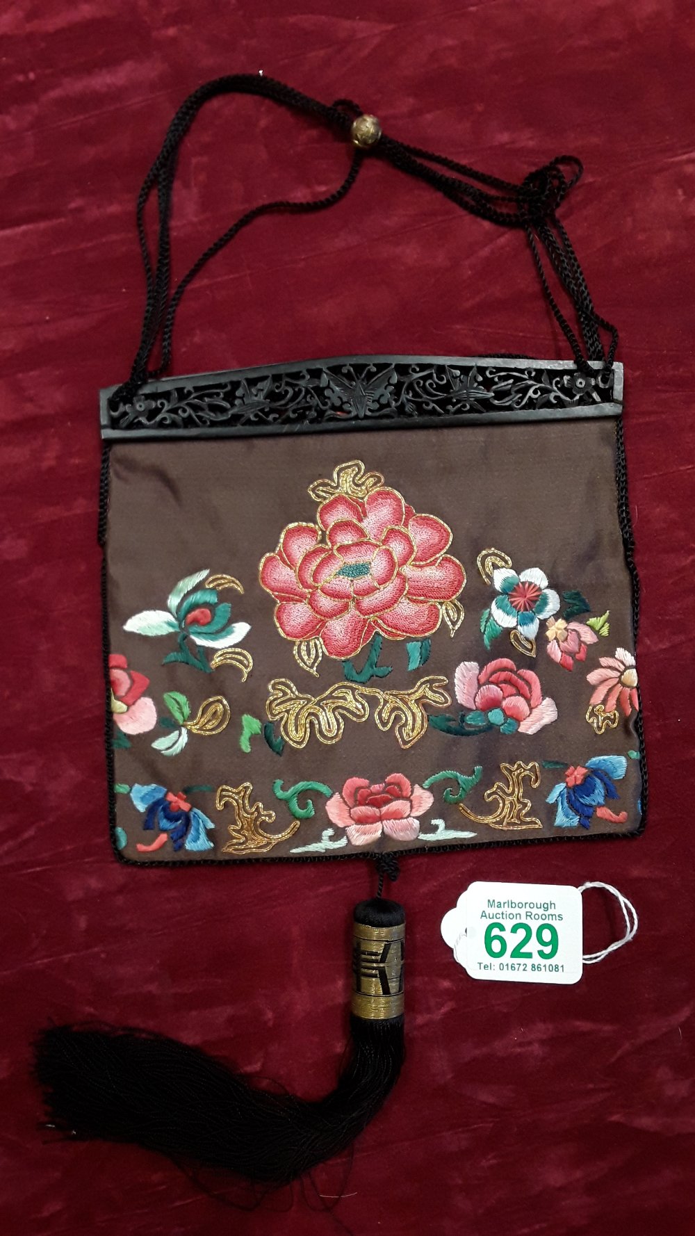 A stunning antique (19th/early 20th Century) Chinese embroidered silk purse.