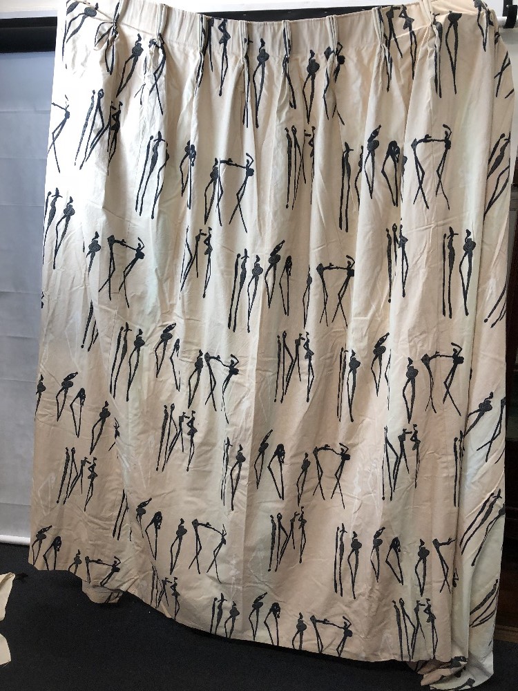 A pair of fully lined pinch pleated curtains. - Image 2 of 6