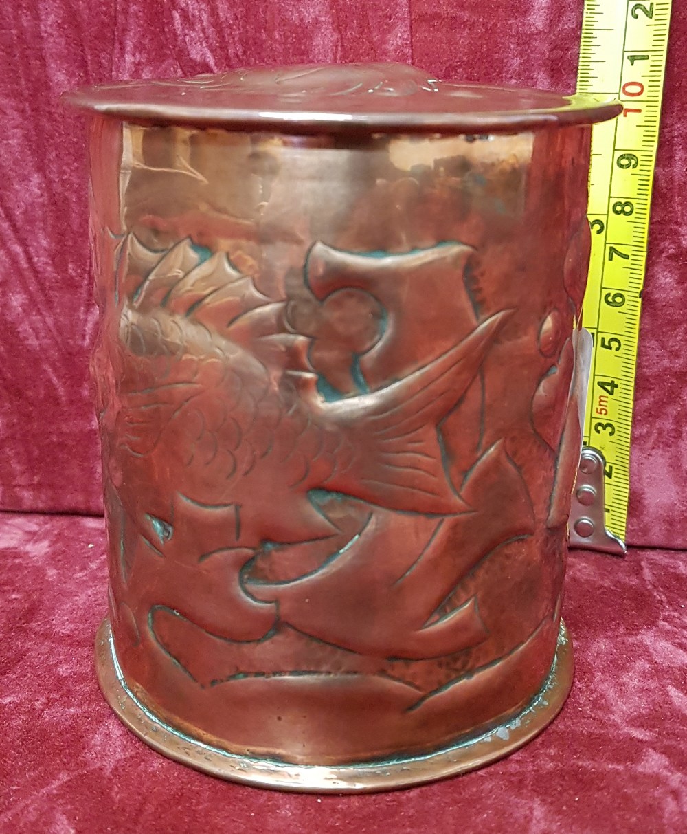 A cylindrical copper tea caddy in the Newlyn style. - Image 6 of 6