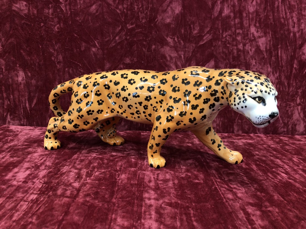 A Beswick leopard 1082.