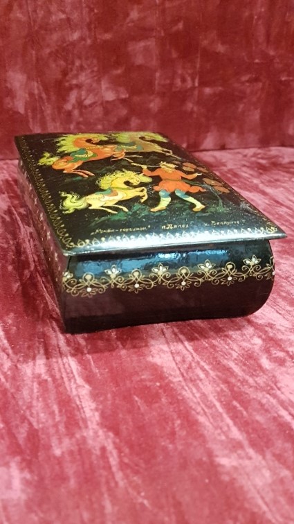 A fine lacquered wooden tray plus four lacquered boxes. - Image 6 of 8