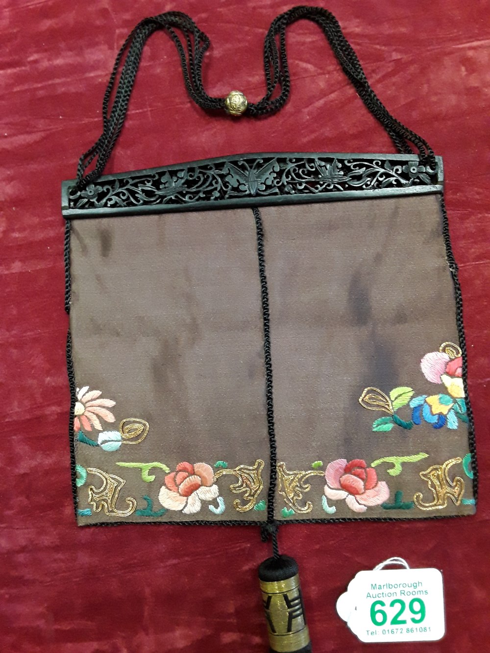 A stunning antique (19th/early 20th Century) Chinese embroidered silk purse. - Image 3 of 3